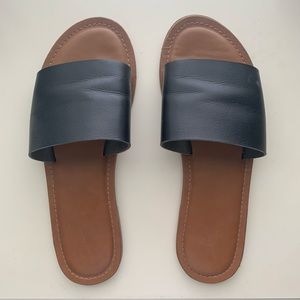 Universal Thread Black Sandal